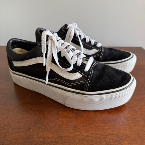 Vans Old Skool Women's Black and White Canvas Sneakers Size 7 - Picture 2 of 6